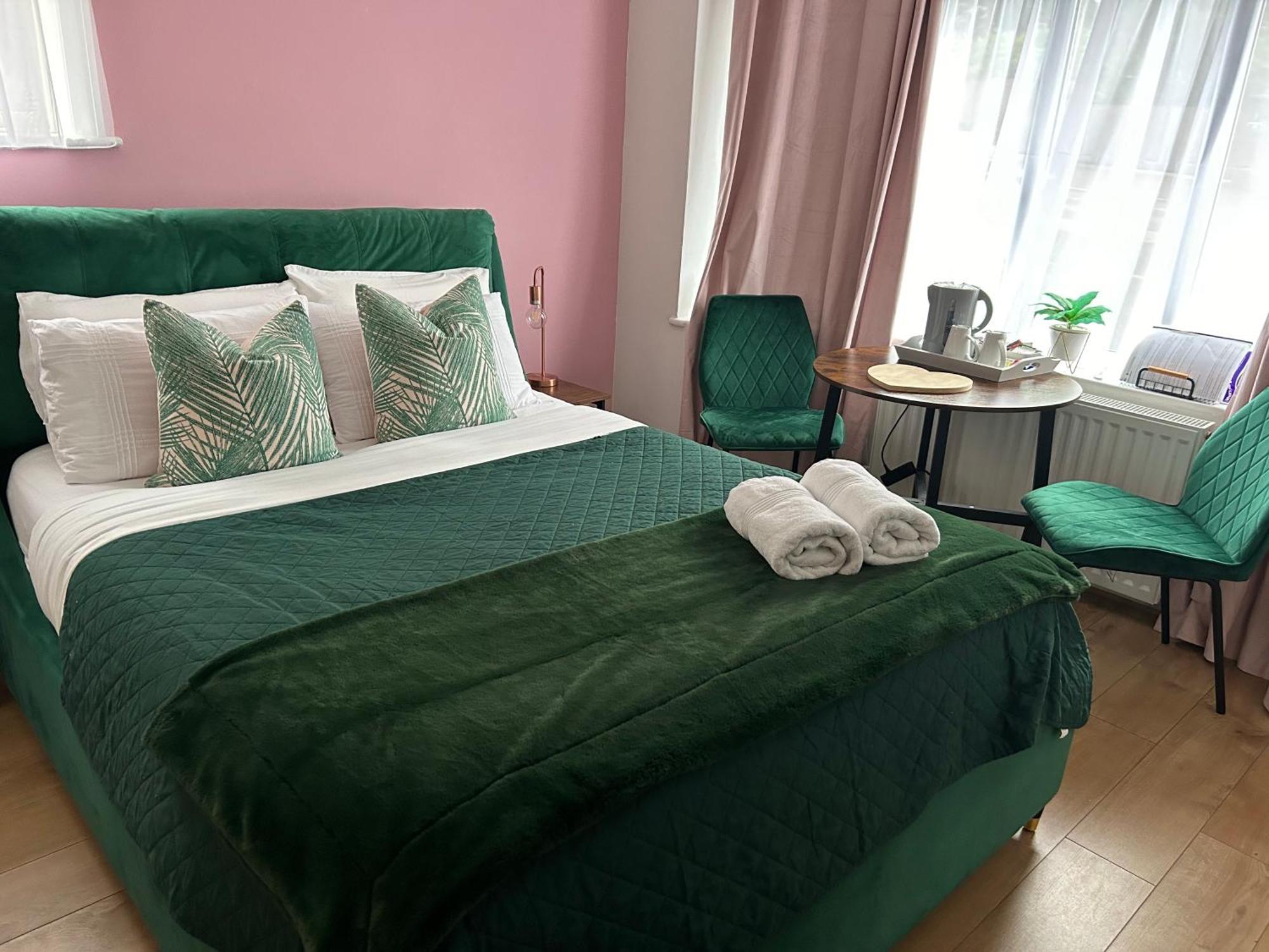 The Lily Pad Near Poole Dorset Self Contained Private Entrance And Free Parking Hotel Corfe Mullen Exterior photo